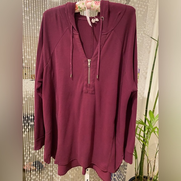 Tops - OVERSIZED LONG SLEEVE HOODIE